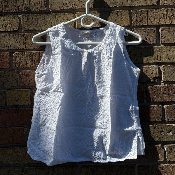 White Textured Sleeveless Blouse (Size XS) - Picture 2 of 3